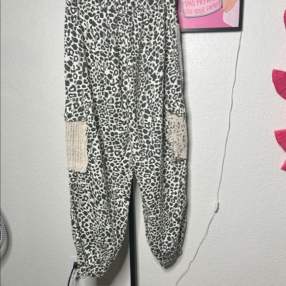 POL Leopard Print Wide Leg Pants with Cream Accents Size L - Picture 6 of 7